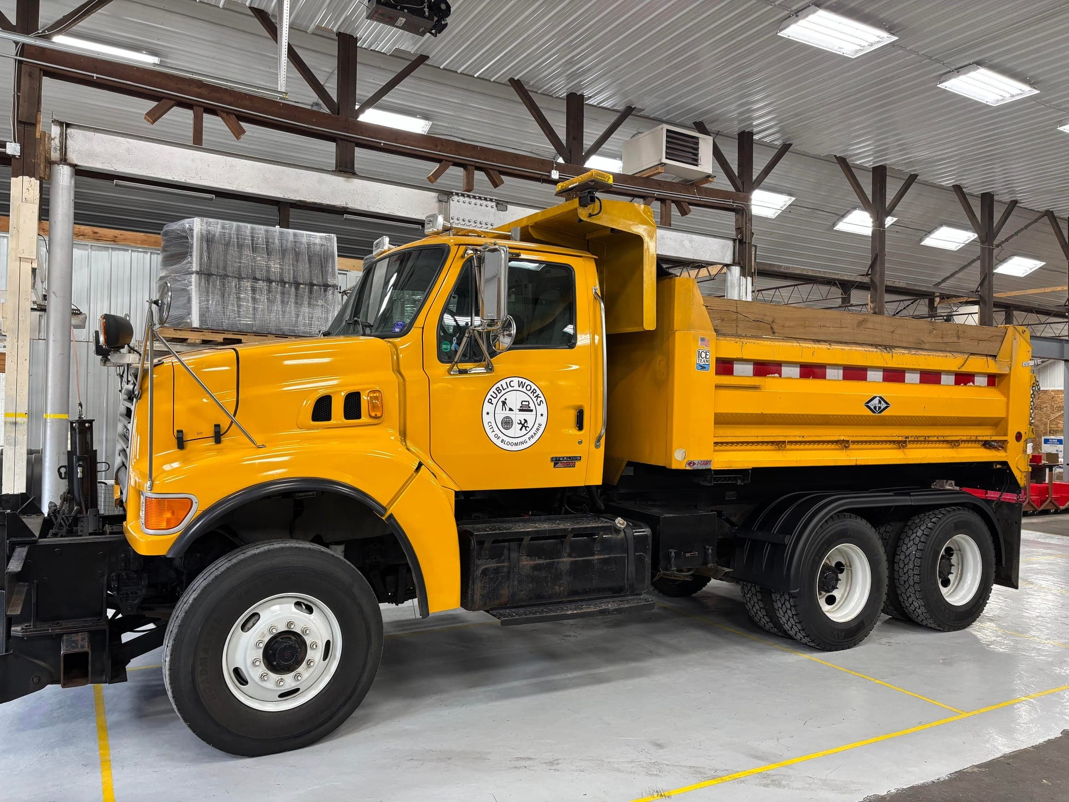 Pinnacle Heavy Duty fender installed on a Class 8 truck