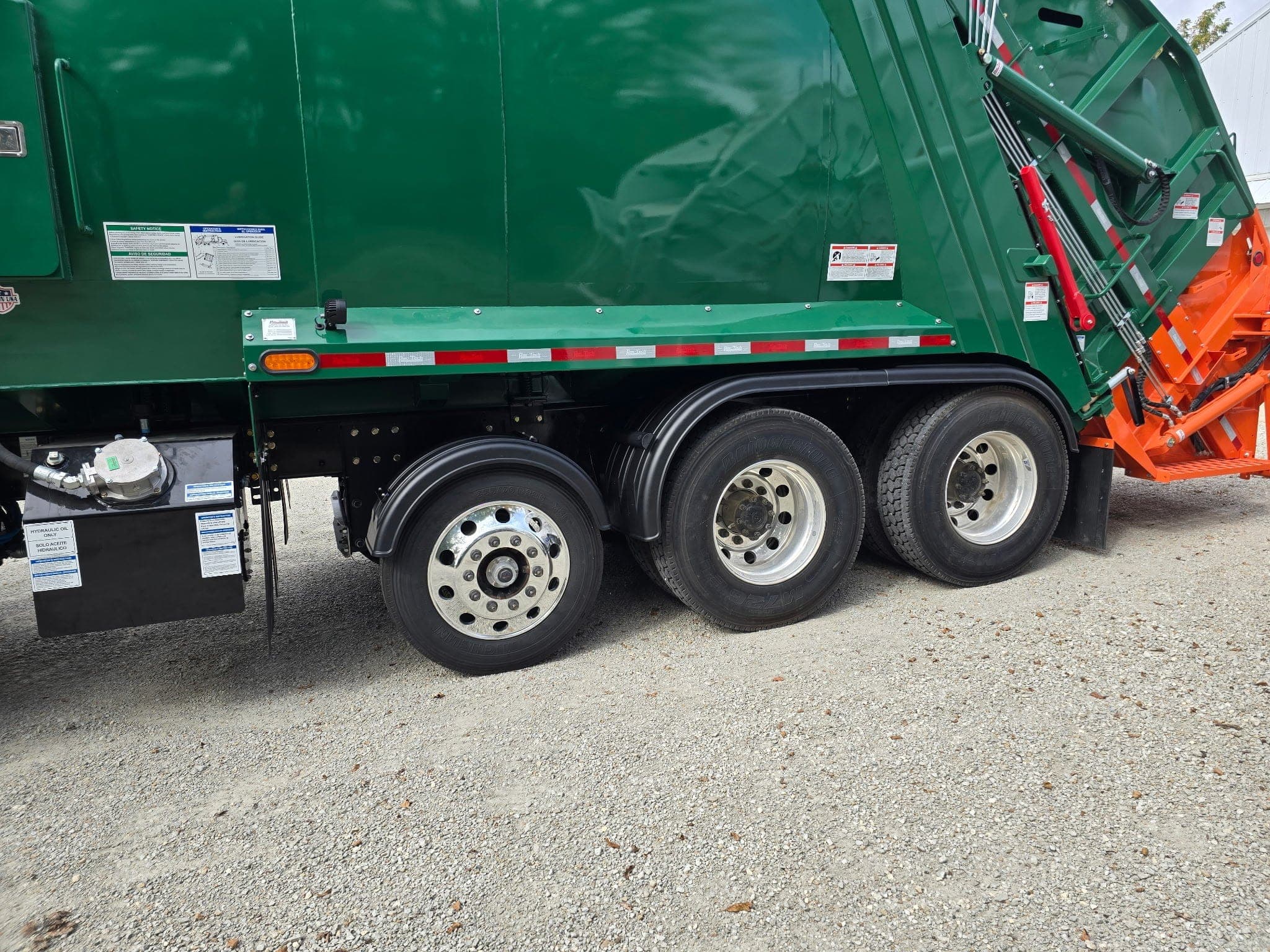 Pinnacle Heavy Duty fender installed on a Class 8 truck